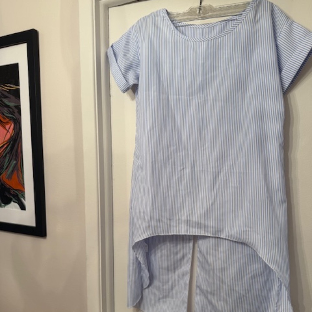 NWT Size Small Short Cuff Sleeve Stripe Split Back Tuxedo Tail Blouse Top